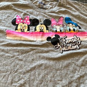 #110D Disney Family Vacation Tee, Mickey, Minnie, Donald and Daisy size xl